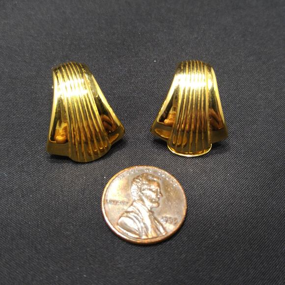Kenneth Jay Lane Gold Plated Shell Clip On Earrings 1990s Vintage Jewelry KJL - Picture 8 of 10
